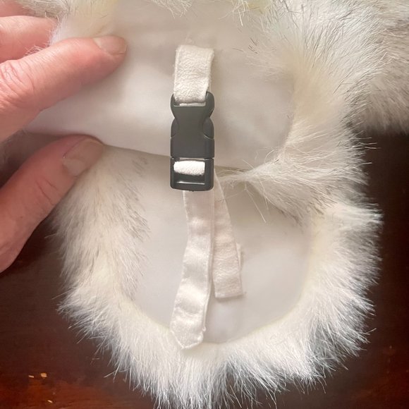 ROOTS brand Winter Hat with Earflaps NWT White Size Large Kids Discounted SH - Picture 7 of 8